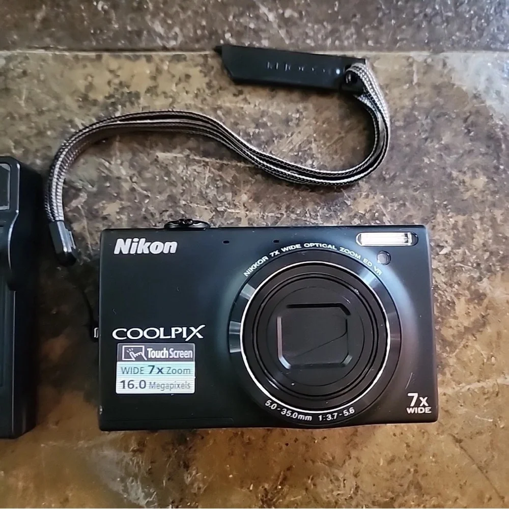 Nikon COOLPIX Black Digital Camera with 7x Zoom